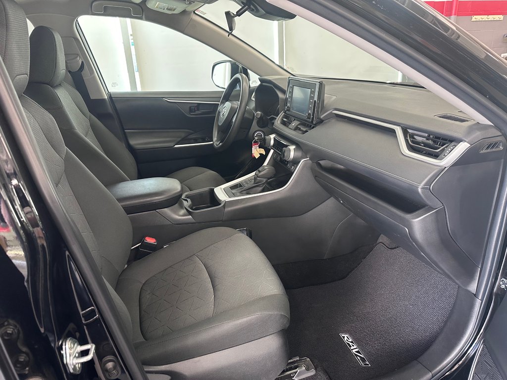 Toyota RAV4 LE AWD 2022 à Cowansville, Québec - 19 - w1024h768px