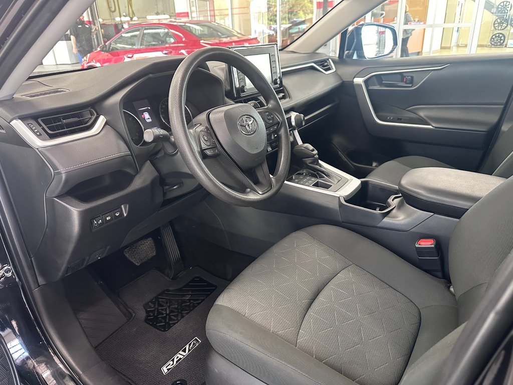 Toyota RAV4 LE AWD 2022 à Cowansville, Québec - 22 - w1024h768px