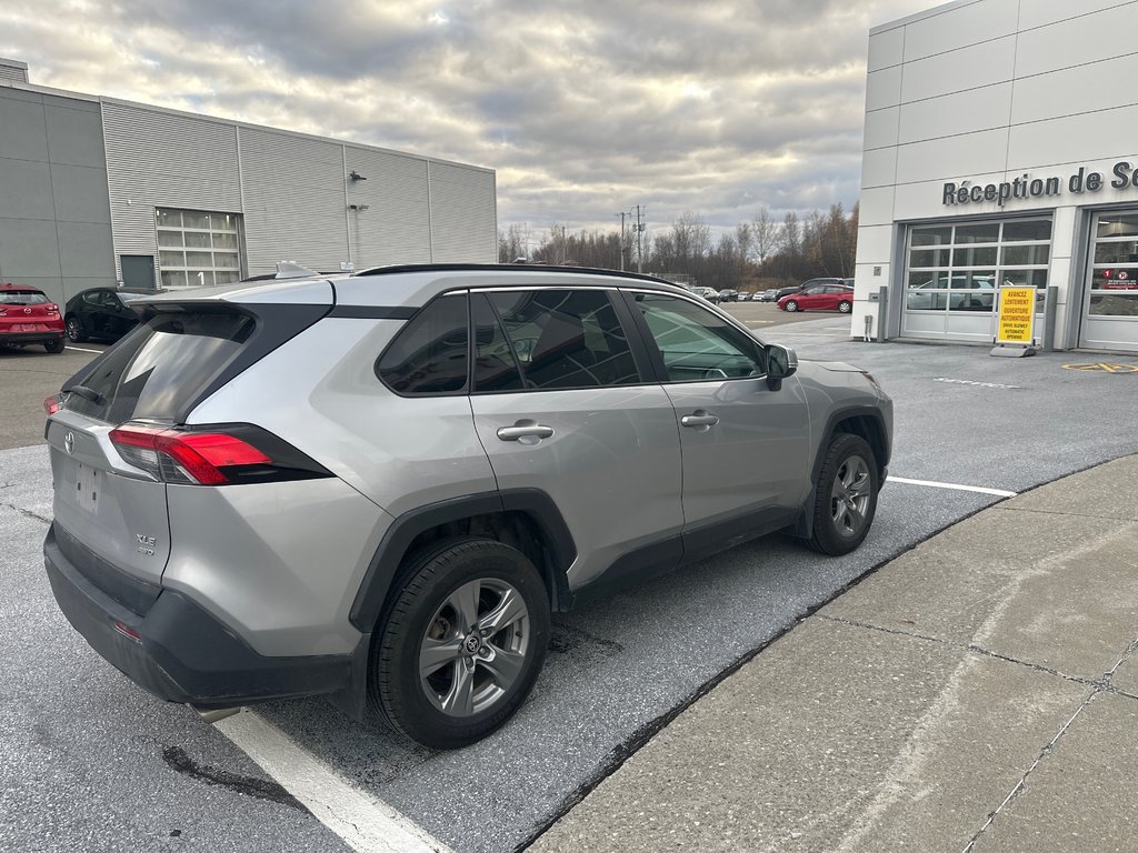 Toyota RAV4 XLE AWD 2022 à Cowansville, Québec - 3 - w1024h768px