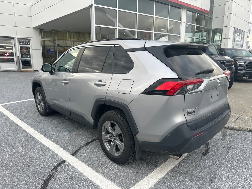Toyota RAV4 XLE AWD 2022 à Cowansville, Québec - 2 - w1024h768px