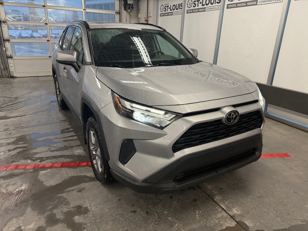 Toyota RAV4 XLE 2022 à Cowansville, Québec - 5 - w1024h768px