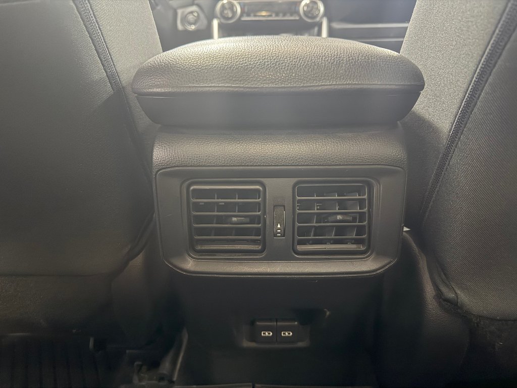 Toyota RAV4 XLE 2022 à Cowansville, Québec - 13 - w1024h768px