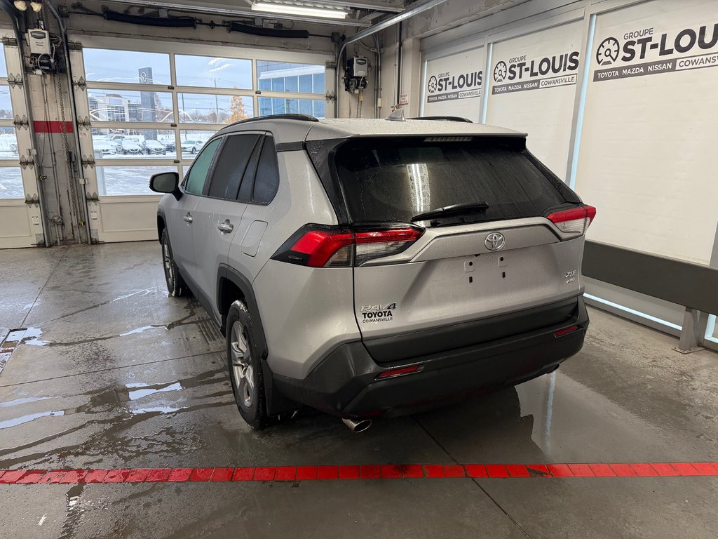 Toyota RAV4 XLE 2022 à Cowansville, Québec - 4 - w1024h768px