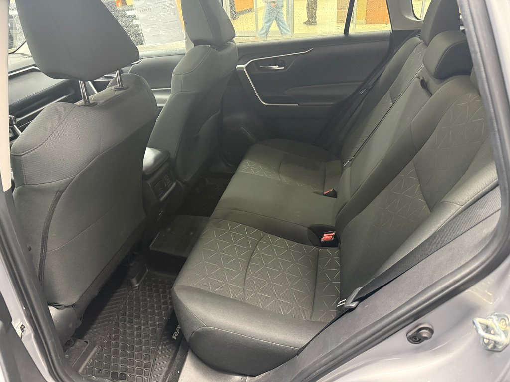 Toyota RAV4 XLE 2022 à Cowansville, Québec - 12 - w1024h768px