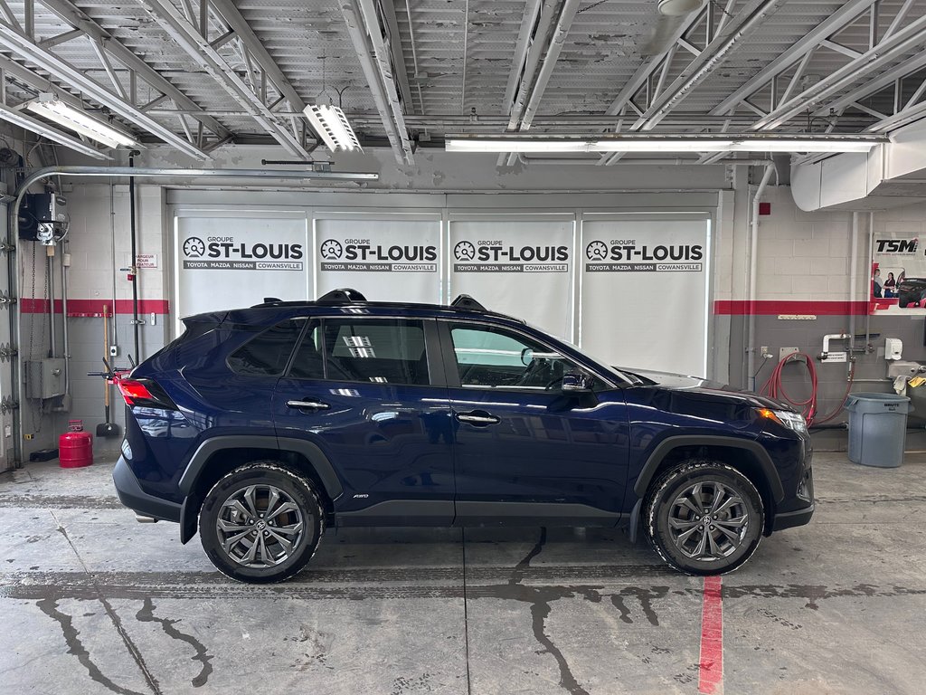 Toyota RAV4 Hybrid Limited AWD Cuir Toit CarPlay Apple 2023 à Cowansville, Québec - 6 - w1024h768px