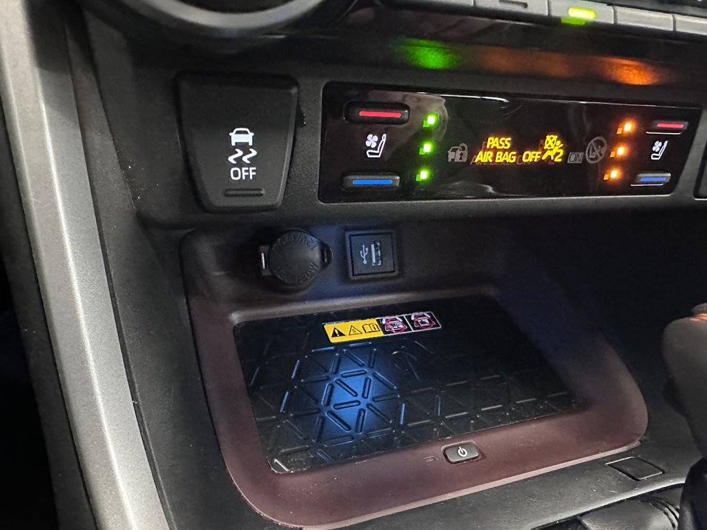 Toyota RAV4 Hybrid Limited AWD Cuir Toit CarPlay Apple 2023 à Cowansville, Québec - 22 - w1024h768px