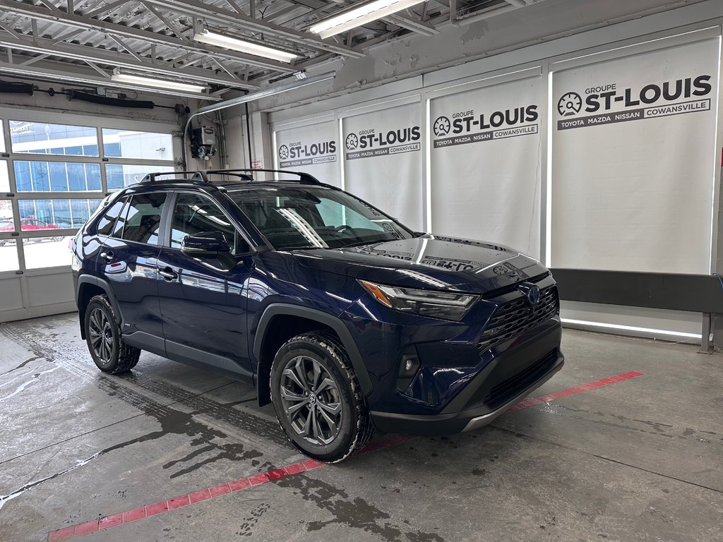 Toyota RAV4 Hybrid Limited AWD Cuir Toit CarPlay Apple 2023 à Cowansville, Québec - 7 - w1024h768px