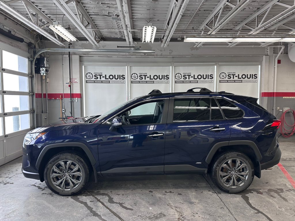 Toyota RAV4 Hybrid Limited AWD Cuir Toit CarPlay Apple 2023 à Cowansville, Québec - 2 - w1024h768px