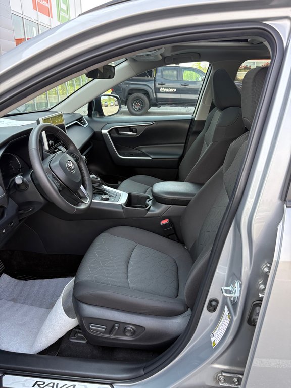 Toyota RAV4 Hybrid XLE 2023 à Cowansville, Québec - 7 - w1024h768px