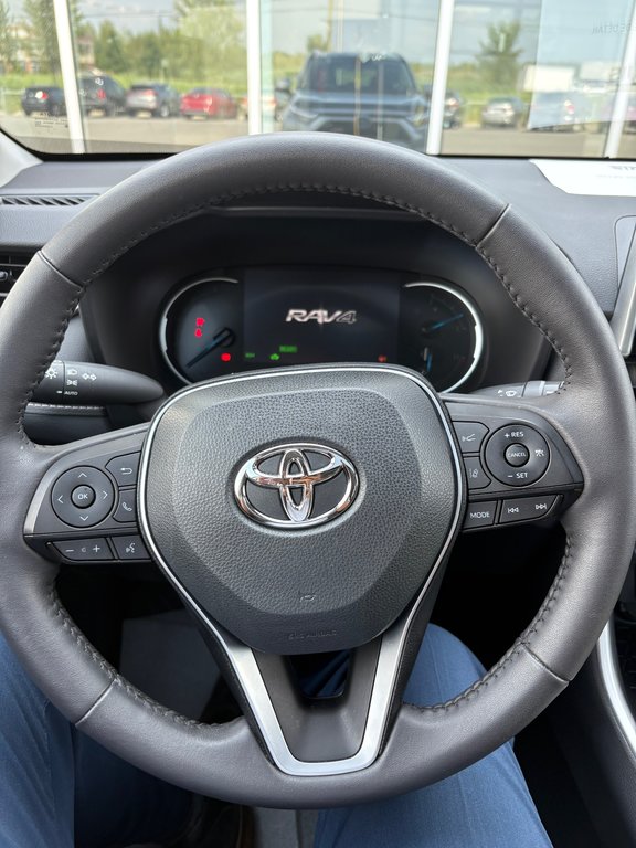 Toyota RAV4 Hybrid XLE 2023 à Cowansville, Québec - 9 - w1024h768px