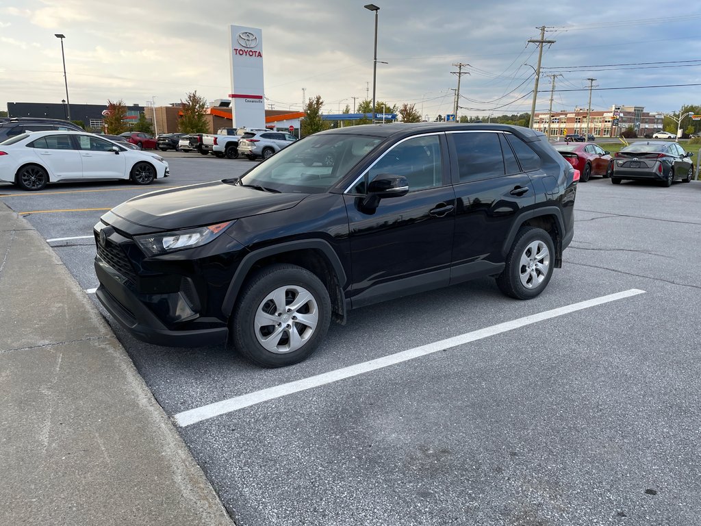 Toyota RAV4 LE AWD 2023 à Cowansville, Québec - 24 - w1024h768px