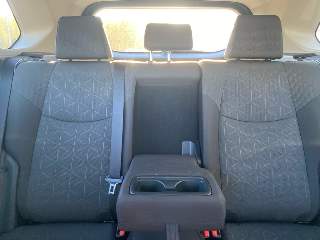 Toyota RAV4 LE AWD 2023 à Cowansville, Québec - 23 - w1024h768px