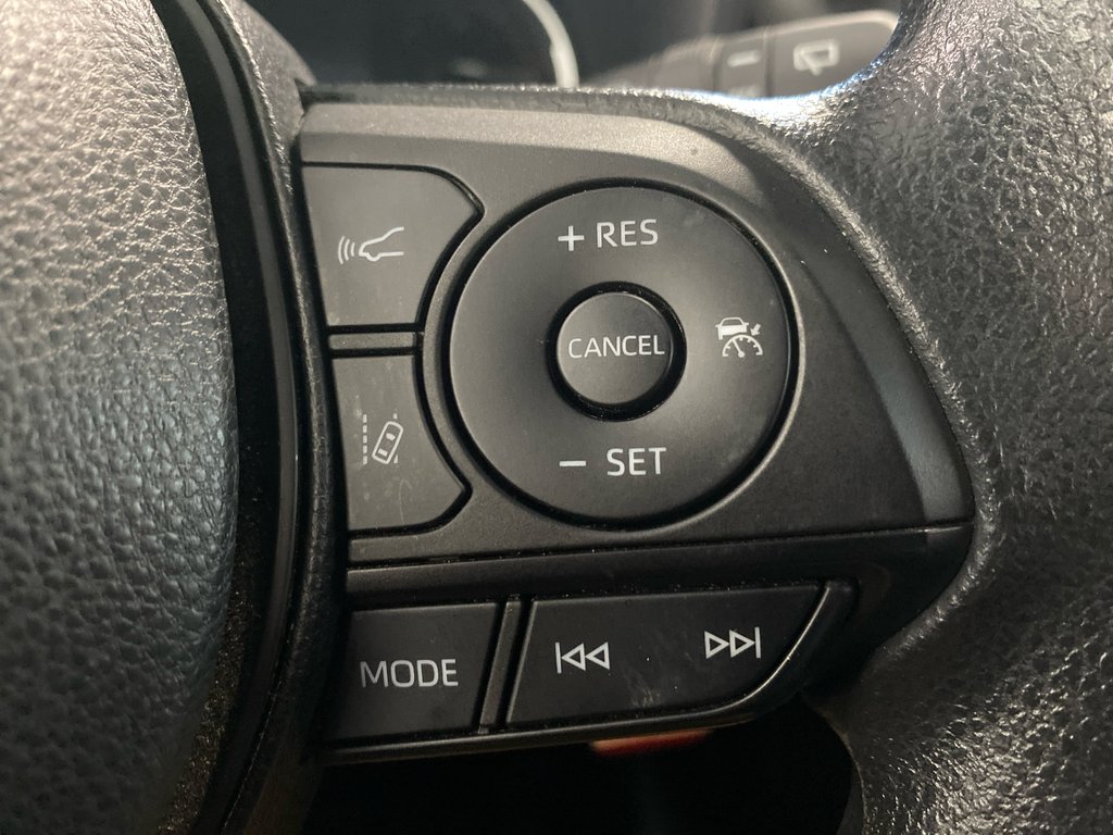 Toyota RAV4 LE AWD 2023 à Cowansville, Québec - 16 - w1024h768px