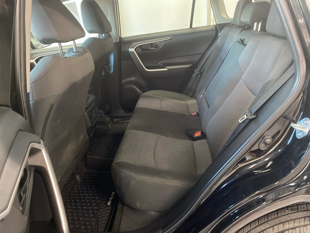 Toyota RAV4 LE AWD 2023 à Cowansville, Québec - 10 - w1024h768px