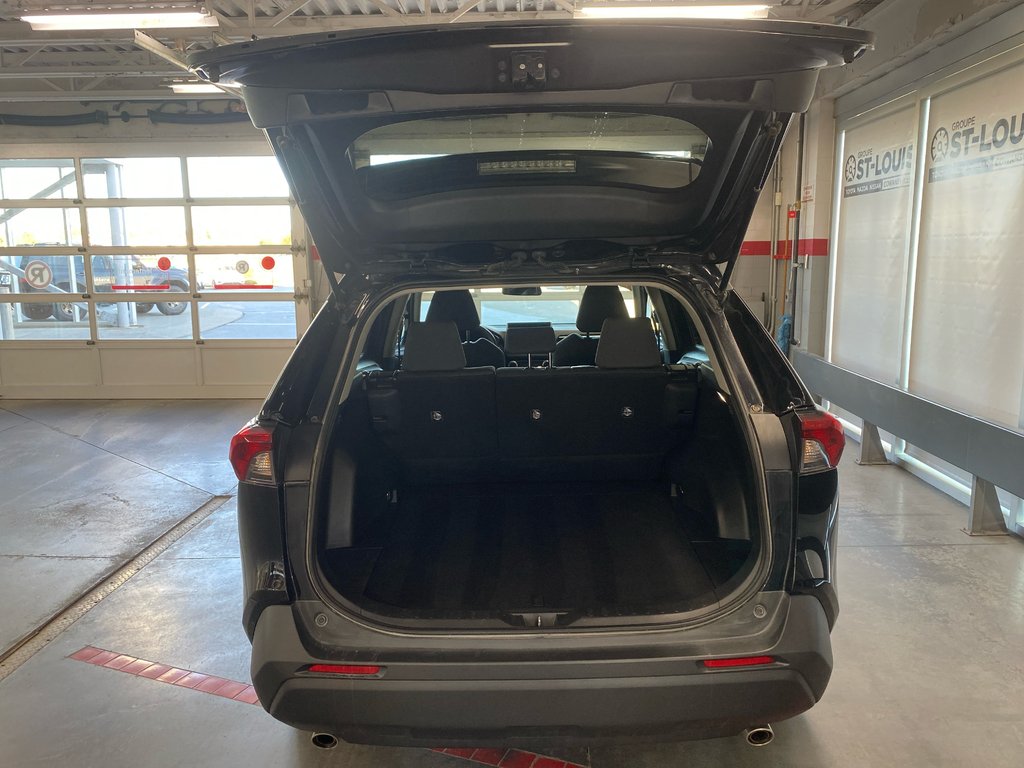 Toyota RAV4 LE AWD 2023 à Cowansville, Québec - 6 - w1024h768px