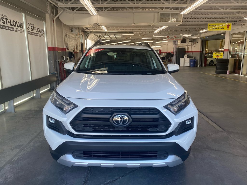 Toyota RAV4 Trail 2023 à Cowansville, Québec - 2 - w1024h768px