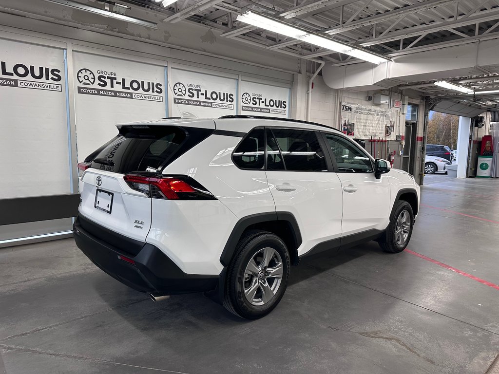 2024  RAV4 XLE AWD-Sièges électrique et chauffants- Hayon Aut in Cowansville, Quebec - 6 - w1024h768px