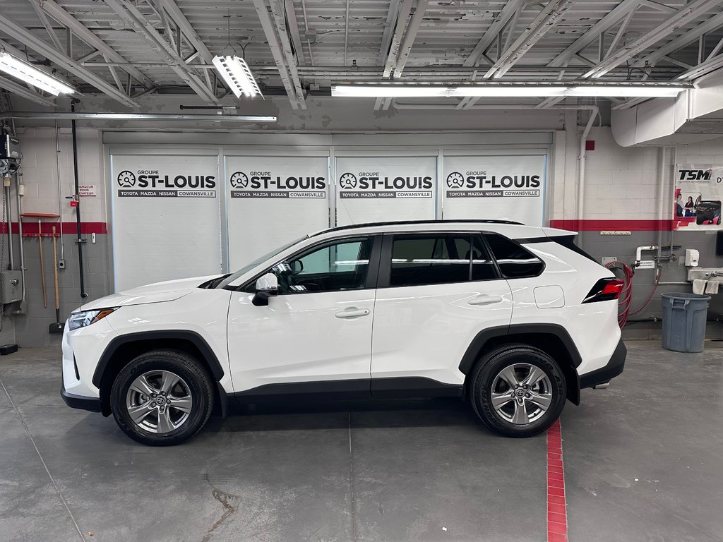 2024  RAV4 XLE AWD-Sièges électrique et chauffants- Hayon Aut in Cowansville, Quebec - 2 - w1024h768px