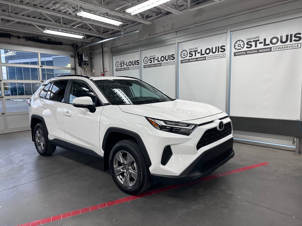 2024  RAV4 XLE AWD-Sièges électrique et chauffants- Hayon Aut in Cowansville, Quebec - 8 - w1024h768px