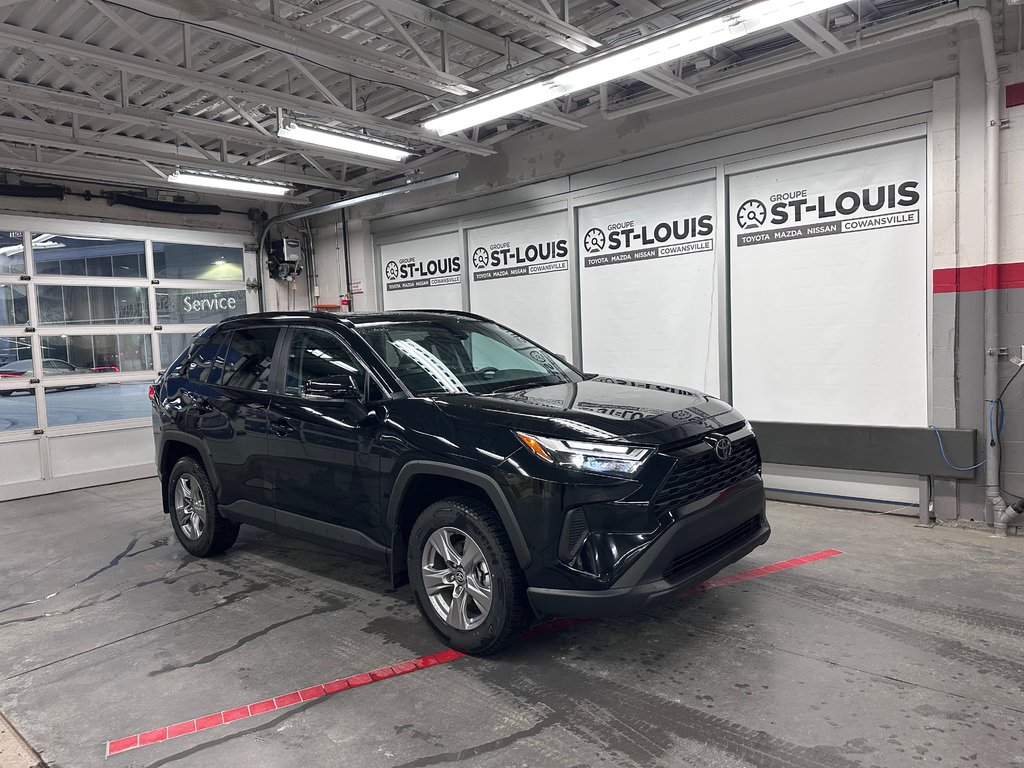 RAV4 XLE 2024 à Cowansville, Québec - 8 - w1024h768px