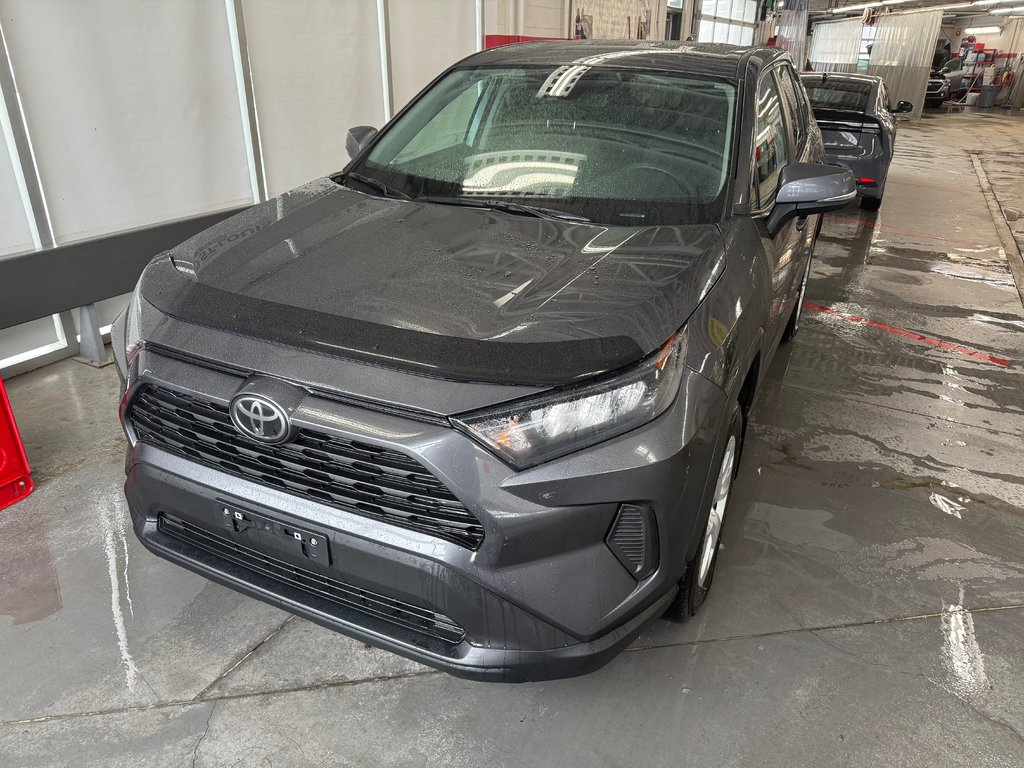 Toyota RAV4 LE AWD GARANTIE PLATINE14 MARS 2029 OU 100 000 KM 2024 à Cowansville, Québec - 1 - w1024h768px