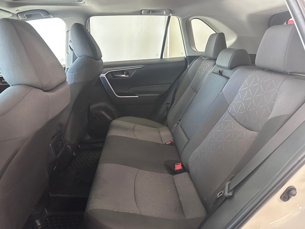 Toyota RAV4 XLE 2025 à Cowansville, Québec - 11 - w1024h768px