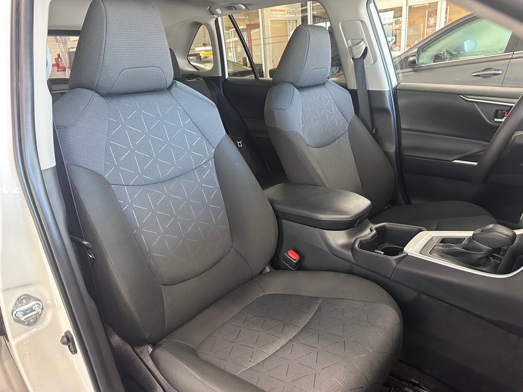 Toyota RAV4 XLE 2025 à Cowansville, Québec - 14 - w1024h768px