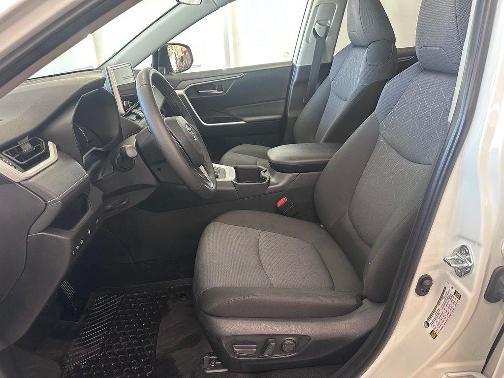 Toyota RAV4 XLE 2025 à Cowansville, Québec - 15 - w1024h768px