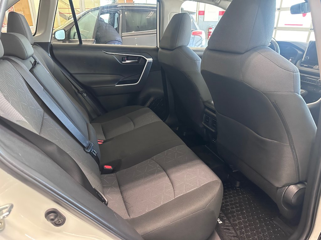 Toyota RAV4 XLE 2025 à Cowansville, Québec - 12 - w1024h768px