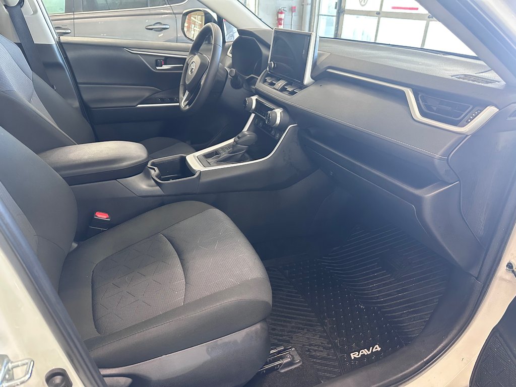 Toyota RAV4 XLE 2025 à Cowansville, Québec - 13 - w1024h768px