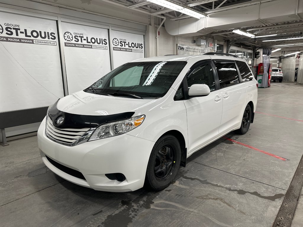 2015  Sienna LE 8 places in Cowansville, Quebec - 3 - w1024h768px