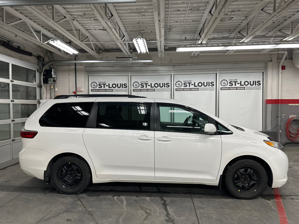 2015  Sienna LE 8 places in Cowansville, Quebec - 8 - w1024h768px