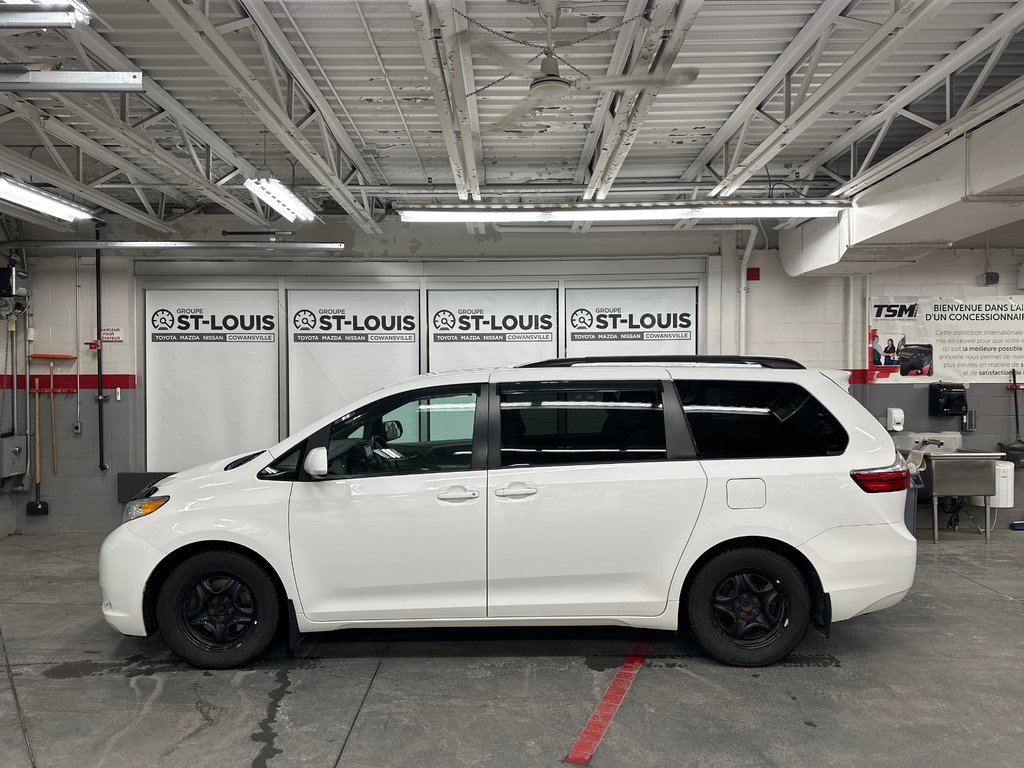2015  Sienna LE 8 places in Cowansville, Quebec - 3 - w1024h768px