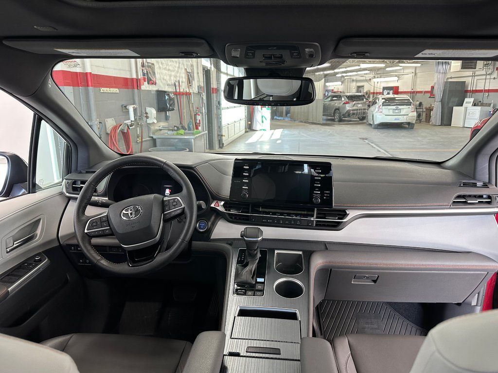 2021 Toyota Sienna XSE in Cowansville, Quebec - 18 - w1024h768px