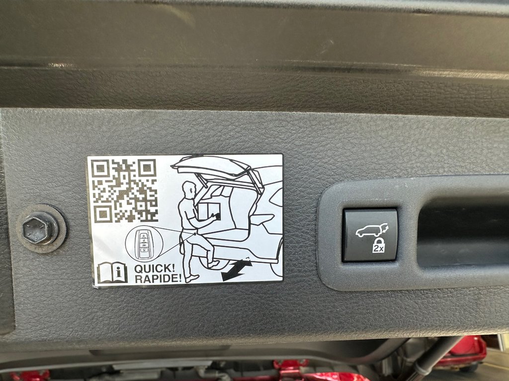 2021 Toyota Sienna XSE in Cowansville, Quebec - 16 - w1024h768px