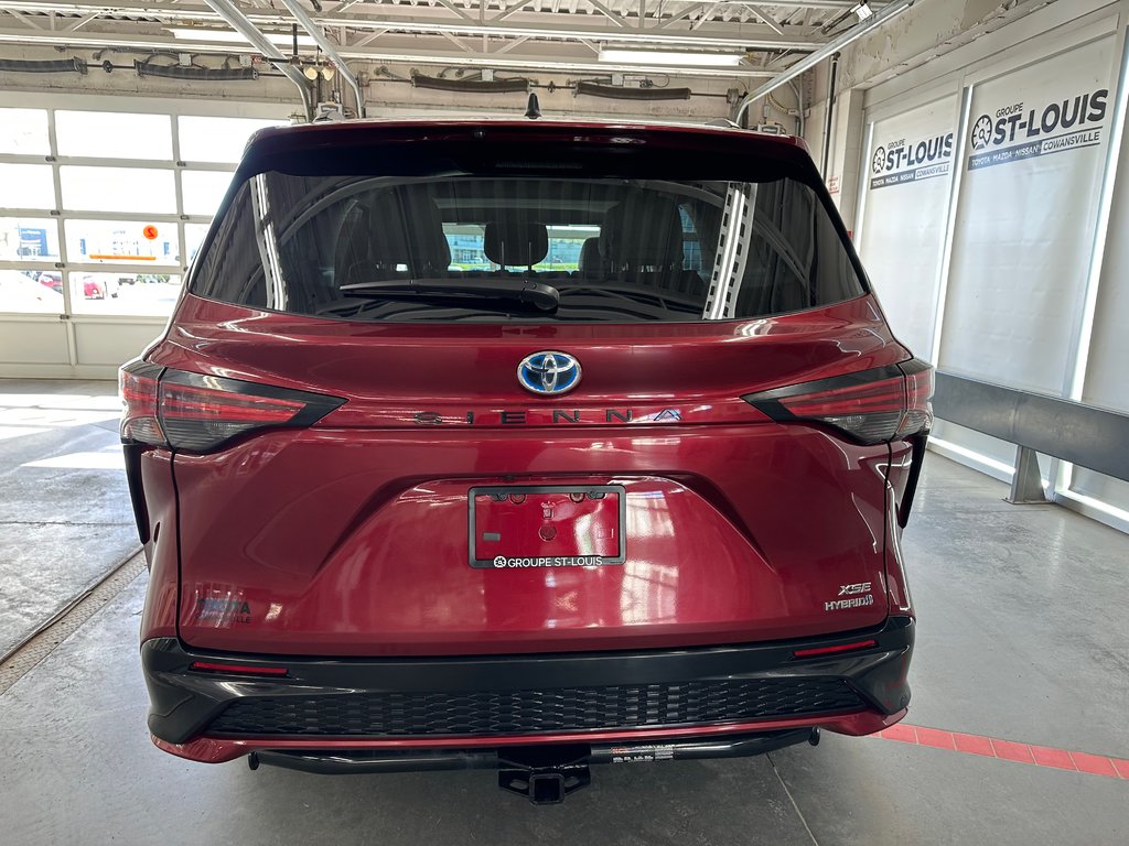 2021 Toyota Sienna XSE in Cowansville, Quebec - 8 - w1024h768px