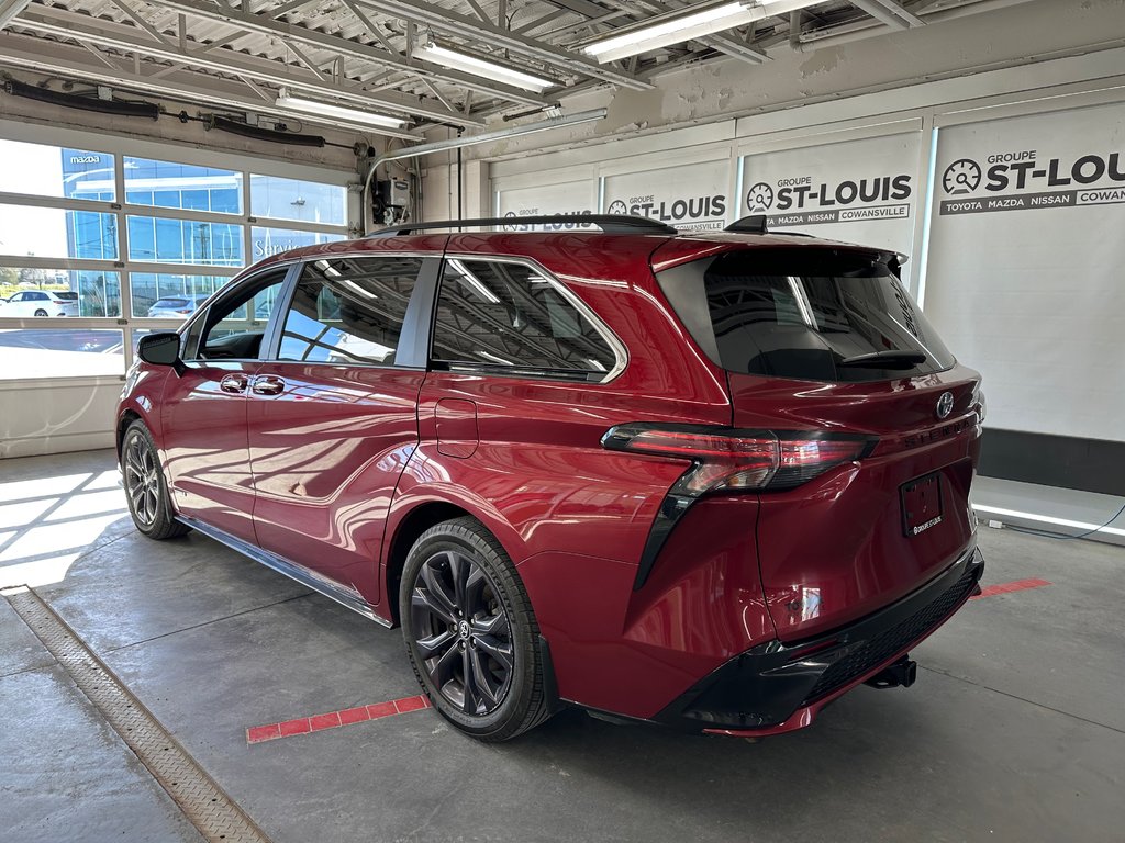 2021 Toyota Sienna XSE in Cowansville, Quebec - 3 - w1024h768px