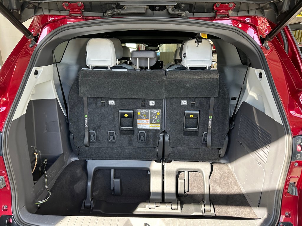 2021 Toyota Sienna XSE in Cowansville, Quebec - 15 - w1024h768px
