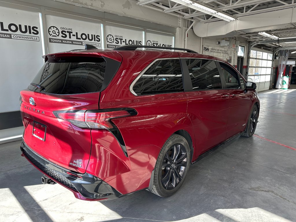 2021 Toyota Sienna XSE in Cowansville, Quebec - 10 - w1024h768px