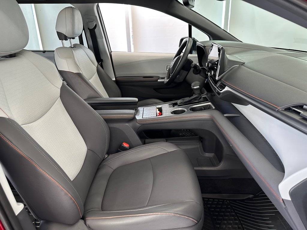 2021 Toyota Sienna XSE in Cowansville, Quebec - 11 - w1024h768px