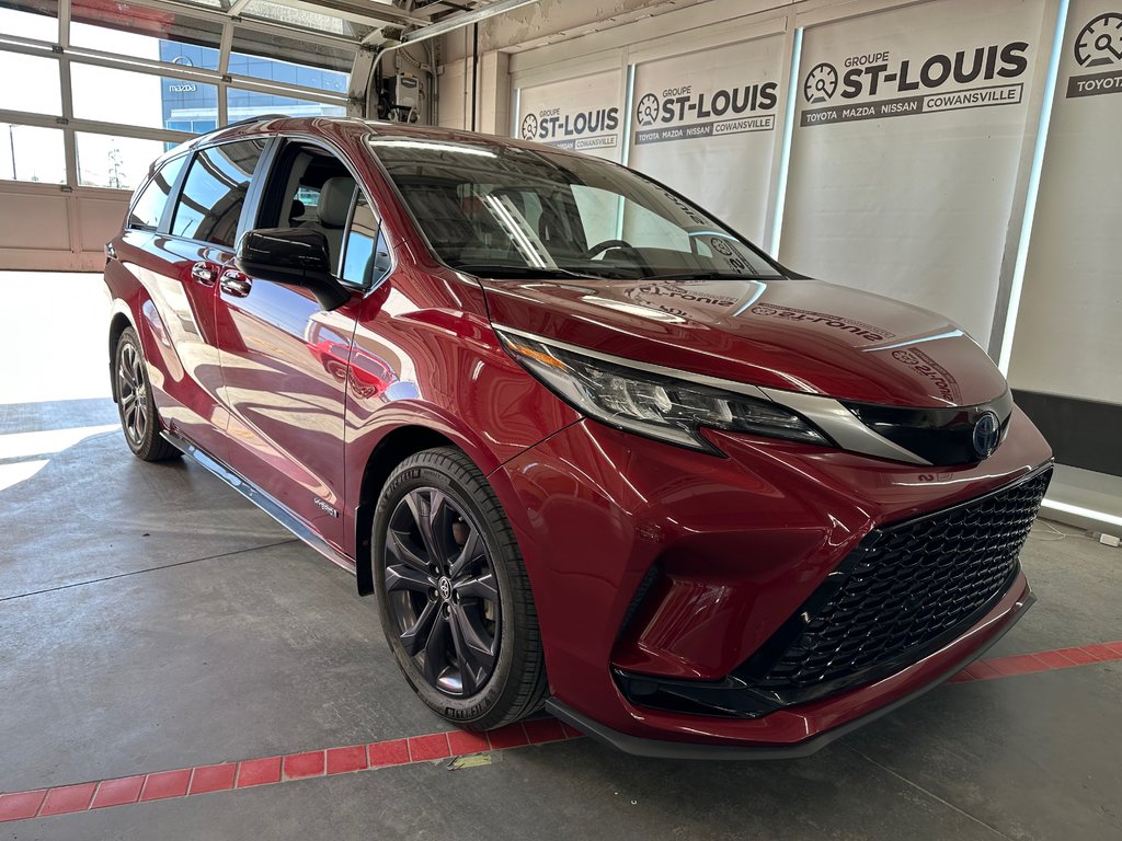2021 Toyota Sienna XSE in Cowansville, Quebec - 5 - w1024h768px