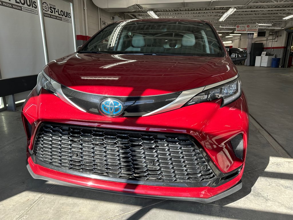 2021 Toyota Sienna XSE in Cowansville, Quebec - 9 - w1024h768px