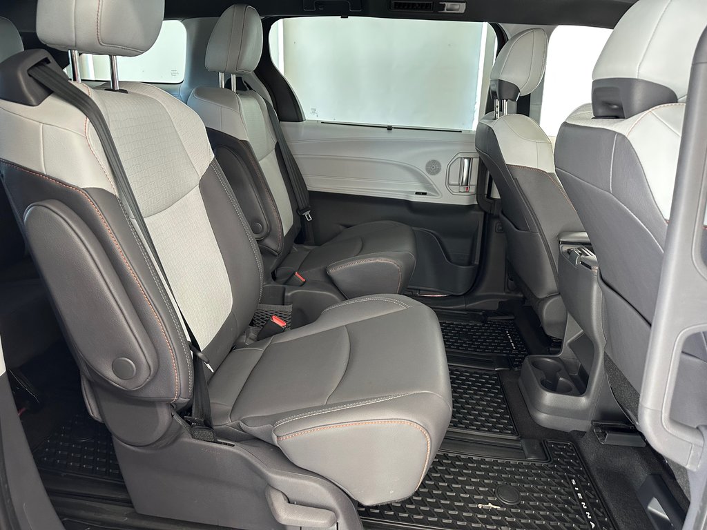 2021 Toyota Sienna XSE in Cowansville, Quebec - 13 - w1024h768px