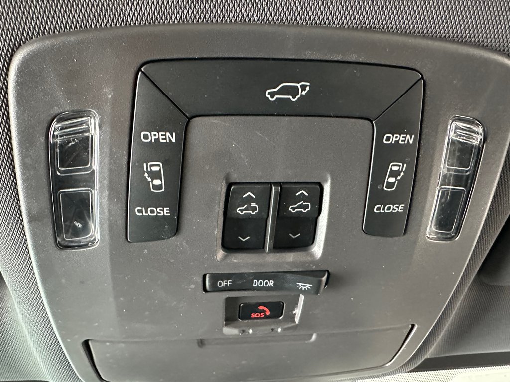 2021 Toyota Sienna XSE in Cowansville, Quebec - 22 - w1024h768px