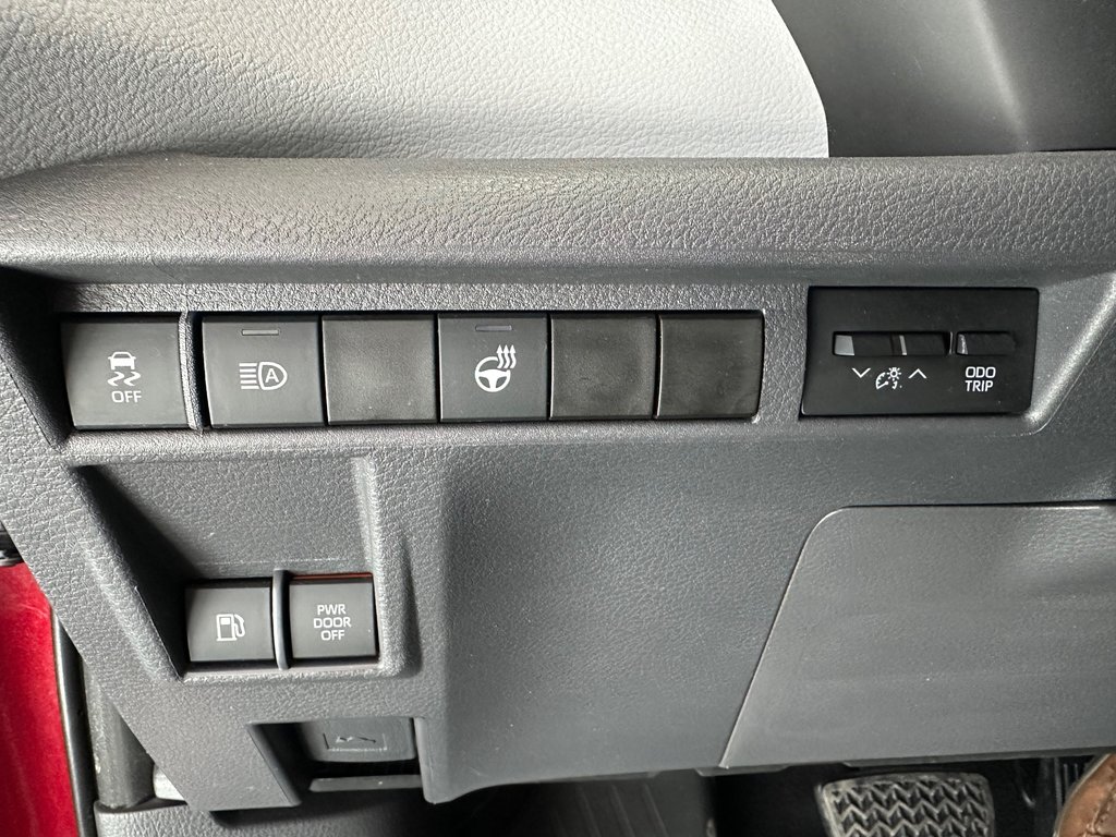 2021 Toyota Sienna XSE in Cowansville, Quebec - 21 - w1024h768px
