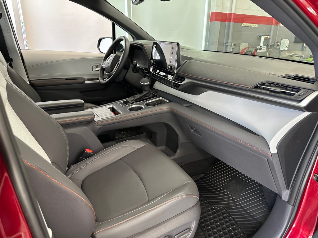 2021 Toyota Sienna XSE in Cowansville, Quebec - 12 - w1024h768px