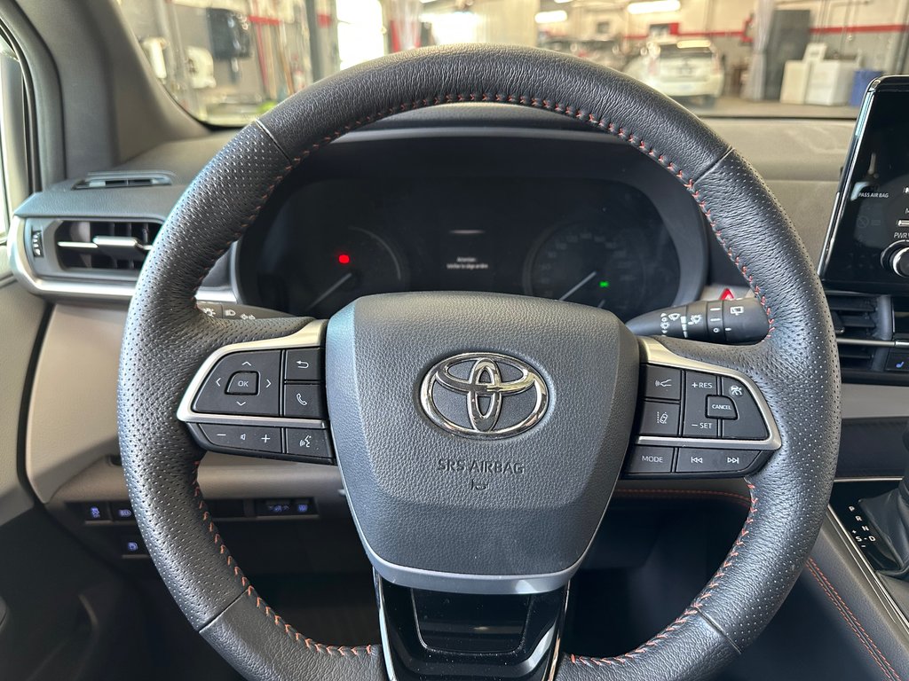 2021 Toyota Sienna XSE in Cowansville, Quebec - 27 - w1024h768px