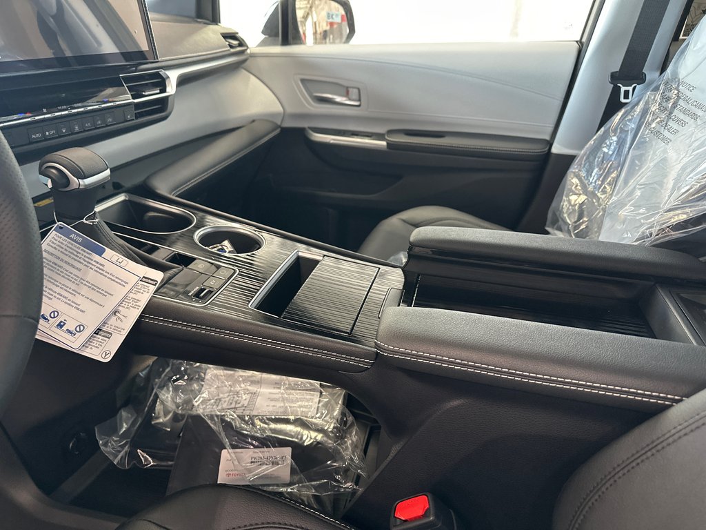2025 Toyota Sienna XSE in Cowansville, Quebec - 19 - w1024h768px