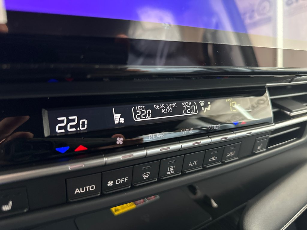 2025 Toyota Sienna XSE in Cowansville, Quebec - 24 - w1024h768px