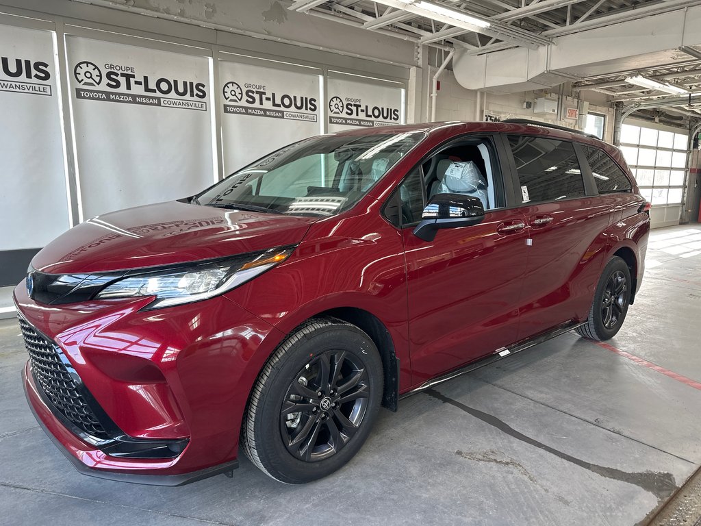 2025 Toyota Sienna XSE in Cowansville, Quebec - 1 - w1024h768px